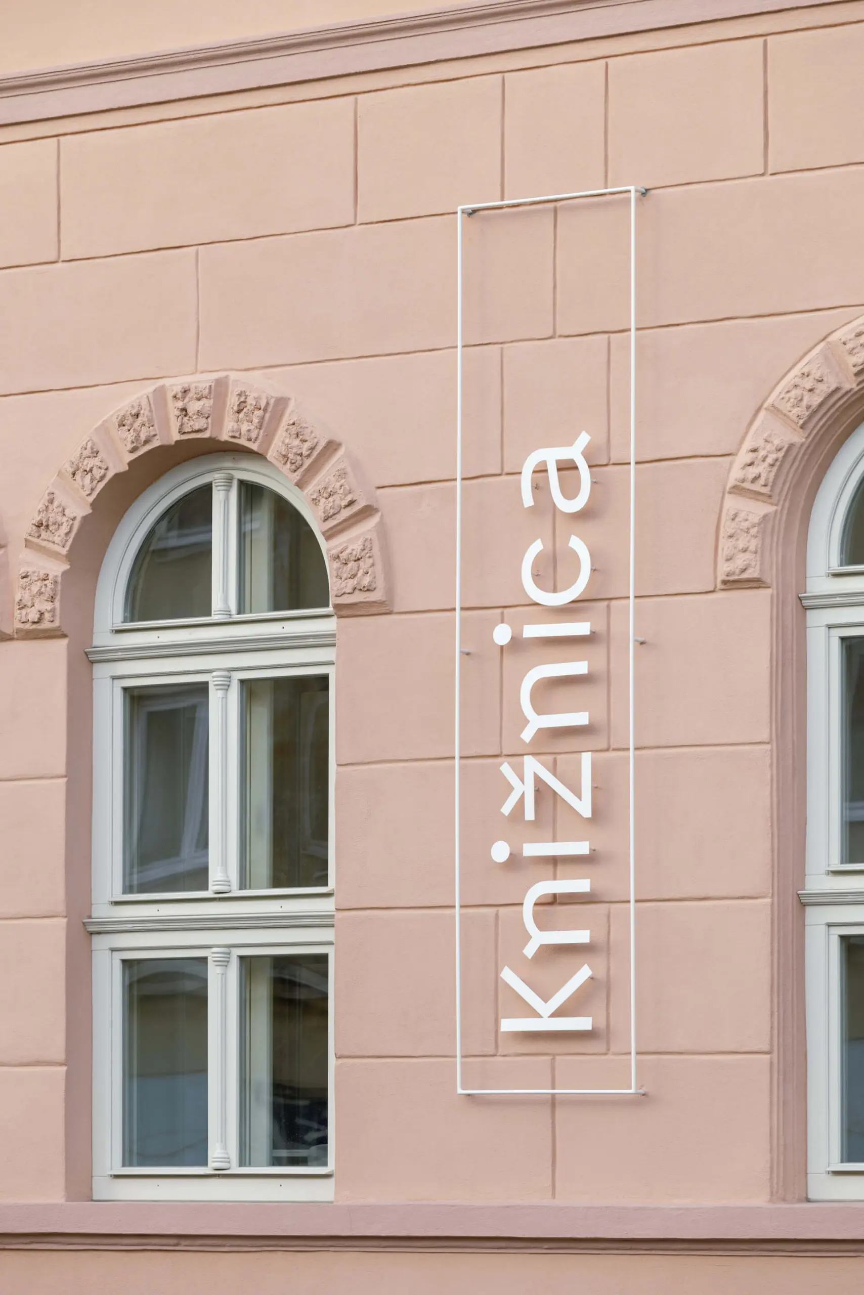 Prešovská a bratislavská knižnica 3